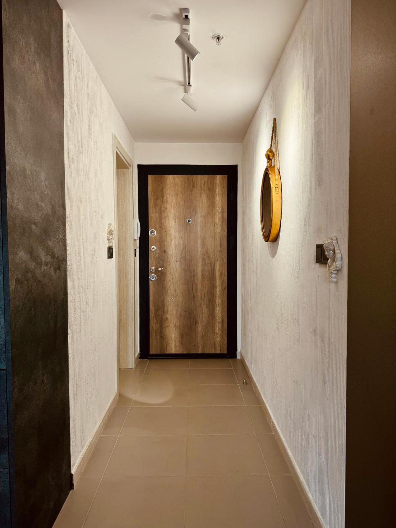 Royal Kate Included, 32nd Floor Apartman